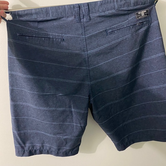 Billabong Striped Boardshorts - Picture 2 of 3